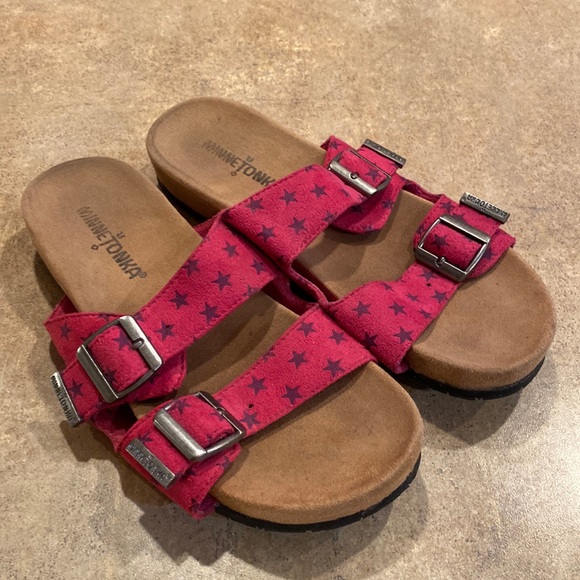 Minnetonka Other - Girls Minnetonka sandals size 3